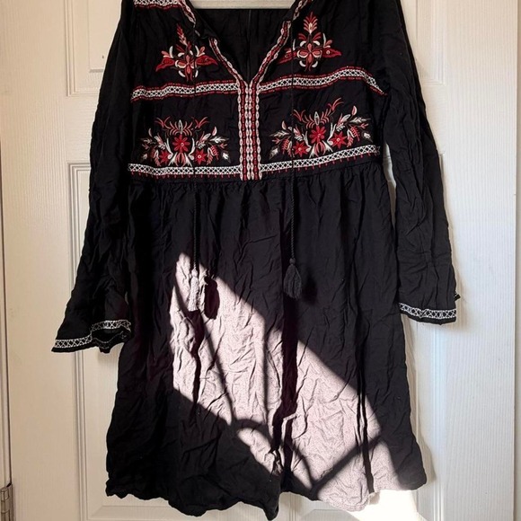 Dresses & Skirts - Beachlunchlounge Black Embroidered Boho Mini Dress Long Sleeve Tassel Size M